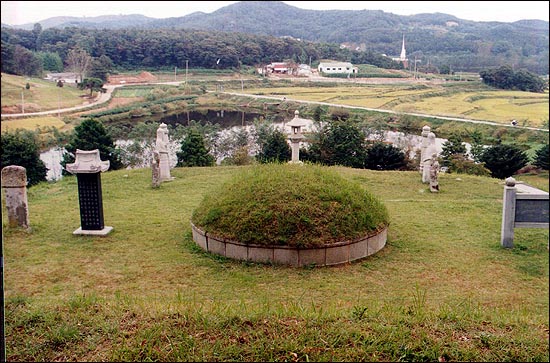 원균 장군의 묘지 